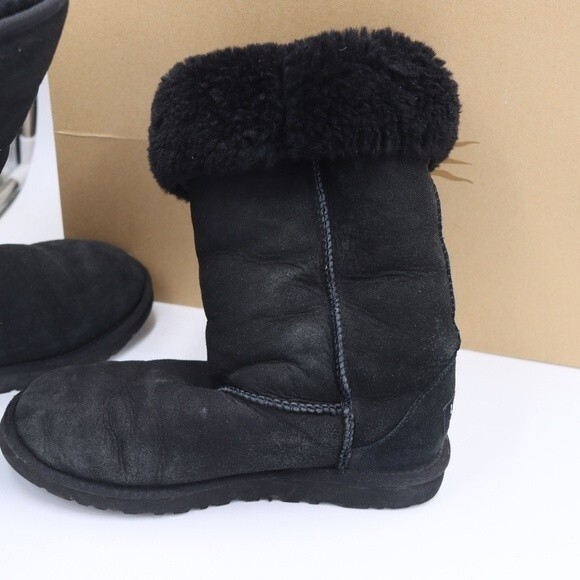 UGG Australia Classic Tall Black Kids Winter Sheepskin Boots Cozy Size 5 - Picture 2 of 16
